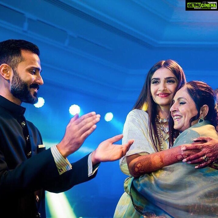 Sonam Kapoor Instagram - Happy birthday to the most loving, elegant and kindhearted person I know! Thank you for showering Anand and I with all your love and amazing food. We love you a lot and miss you ❤️ @priya27ahuja