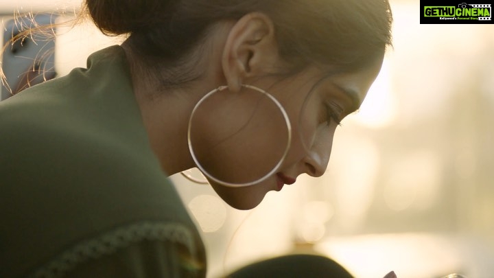 Sonam Kapoor Instagram - Sun-kissed skin, breathtaking sunsets π and inspiring street art π¨ everywhere I looked π€© Watching this video created with @discoverLA reminds me why LA truly is the best! #LAtheKapoorWay #discoverLA Los Angeles, California