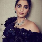 Sonam Kapoor Instagram - Instant crush! 💎 💎 @bulgari Thanks for putting this together @desertmannequin Head to toe in @ulyana_sergeenko_moscow Jewels - @bulgari Make up - @artinayar Hair - @bbhiral Styling - @rheakapoor Team - @manishamelwani @sanyakapoor @ria.kothari @aleeyasheikh Photos -@thehouseofpixels Manager - @neeha7