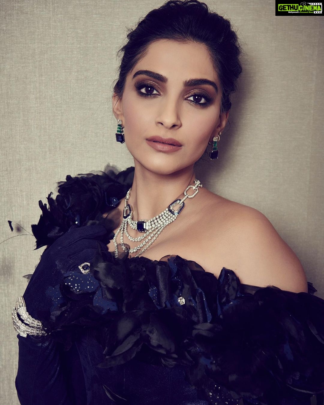 Sonam Kapoor Instagram - Instant crush! π π @bulgari Thanks for putting this together @desertmannequin Head to toe in @ulyana_sergeenko_moscow Jewels - @bulgari Make up - @artinayar Hair - @bbhiral Styling - @rheakapoor Team - @manishamelwani @sanyakapoor @ria.kothari @aleeyasheikh Photos -@thehouseofpixels Manager - @neeha7