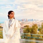 Sonam Kapoor Instagram - .فقط من القلب يمكنك لمس السماء Only from the heart can you touch the sky - Rumi #DJWE2020 @visitqatar Look - @erdem Make up - @artinayar Hair - @bbhiral Styling - @rheakapoor Team - @manishamelwani @sanyakapoor @ria.kothari @aleeyasheikh Photos - @thehouseofpixels Manager - @neeha7 Doha City, Qatar