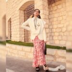 Sonam Kapoor Instagram – Desert Bloom 🌺 
#DJWE2020 @visitqatar
Look – @erdem 
Make up – @artinayar
Hair – @bbhiral
Styling – @rheakapoor
Team – @manishamelwani @sanyakapoor @ria.kothari @aleeyasheikh
Photos – @thehouseofpixels
Manager – @neeha7 Doha City, Qatar
