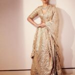 Sonam Kapoor Instagram - Wild Italian flowers have long captured Bulgari’s imagination, as far back as the 1950s. Inspired from the Jannah flowers, nine exclusive, truly unique and exceptional pieces belonging to the private collection of Her Highness Sheikha Fatima were displayed last night at the amazing Gala Dinner. @Bulgari #HighJewelry #Jannah #FromRomeToAbuDhabi Outfit: @itrhofficial Jewels: @bulgari Bag: @lilianafshar Make up: @artinayar Hair: @alpakhimani Style: @rheakapoor Styling team: @spacemuffin27 @sanyakapoor @manishamelwani @aleeyasheikh Photographer: @thehouseofpixels Manager: @neeha7