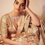 Sonam Kapoor Instagram - One of the central themes explored by @Bulgari and Her Highness Sheikha Fatima, was the idea of what it means to be a modern princess and how eastern and western cultures still celebrate these cherished public figures. #HighJewelry #Jannah #FromRomeToAbuDhabi Outfit: @itrhofficial Jewels: @bulgari Bag: @lilianafshar Make up: @artinayar Hair: @alpakhimani Style: @rheakapoor Styling team: @spacemuffin27 @sanyakapoor @manishamelwani @aleeyasheikh Photographer: @thehouseofpixels Manager: @neeha7