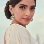 Sonam Kapoor Instagram - So happy to launch the #JannahHighJewelryCollection Sari: Custom @mmalhotraworld Jewels: @bulgari Bag: @rubeusmilano Shoes: @manoloblahnikhq Make up: @artinayar Hair: @alpakhimani STYLE @rheakapoor @spacemuffin27 @manishamelwani @sanyakapoor @aleeyasheikh 📷: @thehouseofpixels #highjewellery #Jannah #FromRomeToAbuDhabi 📸