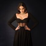 Sonam Kapoor Instagram - L.A. Noire For the premiere of Malang #UnleashTheMadness Dress @rosie_assoulin Necklace @pipabella x @rheakapoor Make up @tanvichemburkar Hair @alpakhimani Styling @rheakapoor Team @vani2790 @sanyakapoor Photos @thehouseofpixels