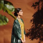 Sonam Kapoor Instagram - ہے جوانی خود جوانی کا سنگار سادگی گہنہ ہے اس سن کے لیے امیر مینائی - “youthfulness is itself an ornament forsooth innocence is the only jewel needed in ones youth” - Ameer Minai Look @raw_mango Jewelry @kapoor.sunita @amrapalijewels Juttis @coralhazeofficial Make up @tanvichemburkar Hair @alpakhimani Styling @rheakapoor Team @vani2790 @sanyakapoor Photos @thehouseofpixels