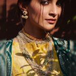 Sonam Kapoor Instagram - ہم کو معلوم ہے جنت کی حقیقت لیکن دلکےخوشرکھنےکوغالؔبیہخیالاچھاہے - مرزا غالب I know very well the reality of paradise. Sil to keep one's heart happy the idea is beautiful. So says Ghalib. – Mirza Ghalib Look @raw_mango Jewelry @kapoor.sunita @amrapalijewels Juttis @coralhazeofficial Make up @tanvichemburkar Hair @alpakhimani Styling @rheakapoor Team @vani2790 @sanyakapoor Photos @thehouseofpixels