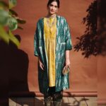 Sonam Kapoor Instagram - اور بھی دکھ ہیں زمانے میں محبت کے سوا راحتیں اور بھی ہیں وصل اور بھی دکھ ہیں زمانے میں محبت کے سوا راحتیں اور بھی ہیں وصل کی راحت کے سوا فیض احمد فیض- “sorrows other than love's longing does this life provide comforts other than a lover's union too abide” – Faiz Ahmad Faiz ￼ Look @raw_mango Jewelry @kapoor.sunita @amrapalijewels Juttis @coralhazeofficial Make up @tanvichemburkar Hair @alpakhimani Styling @rheakapoor Team @vani2790 @sanyakapoor Photos @thehouseofpixels