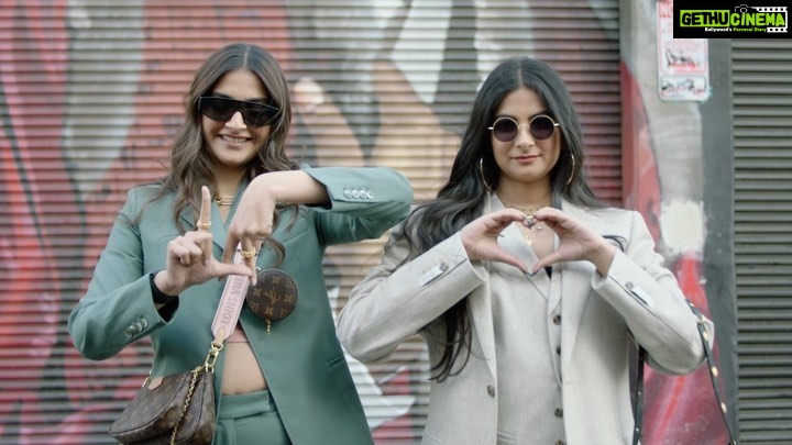 Sonam Kapoor Instagram - #LAtheKapoorWay is the ONLY way to #discoverLA. Here’s a sneak peek of all the amazing experiences we had in @discoverLA. More to come with @RheaKapoor. Stay tuned! Los Angeles, California