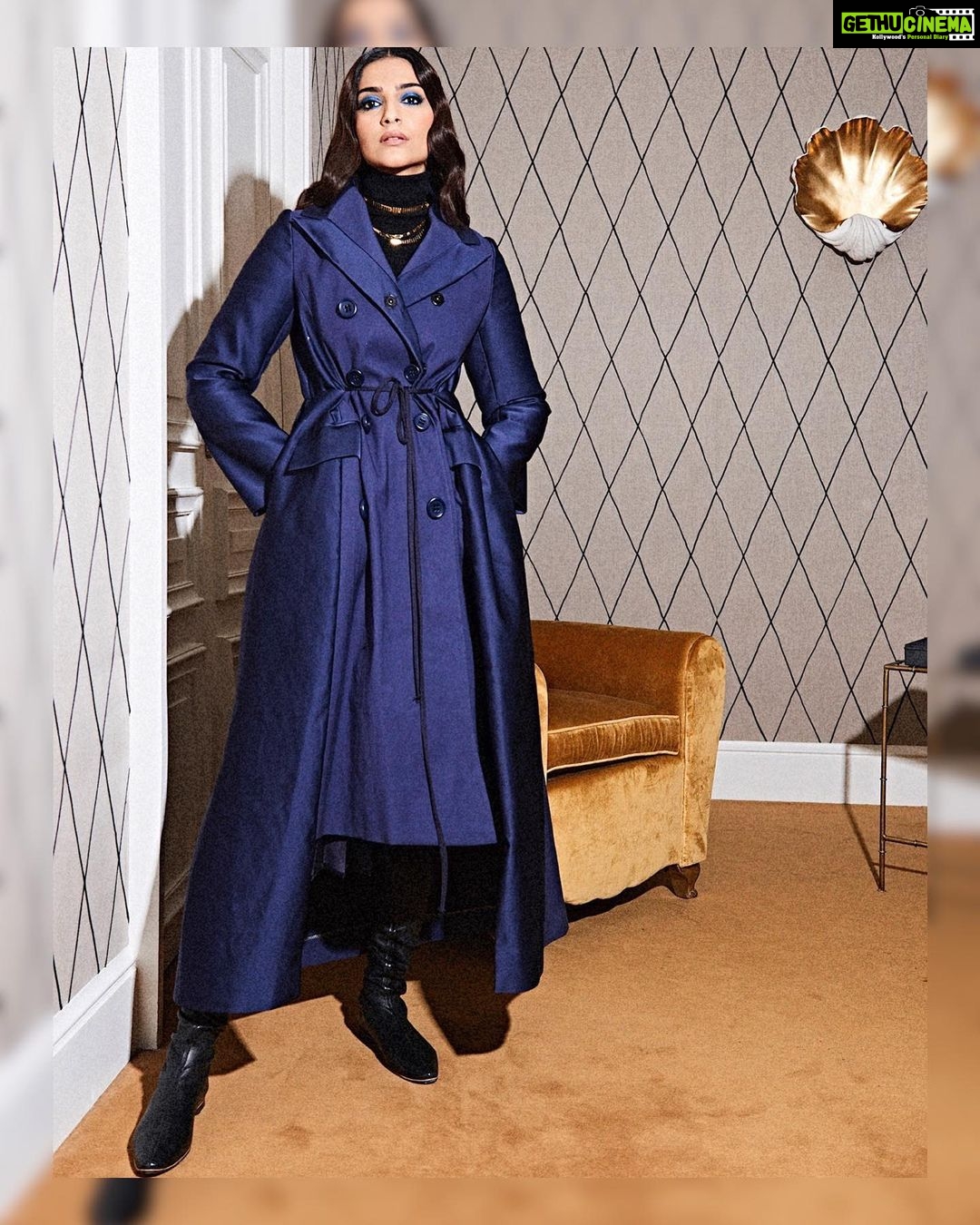 Sonam Kapoor Instagram - For the @nba in @dicekayek 🧥 @bottegaveneta 👢 @i_v_i_official 💎 STYLE @rheakapoor @spacemuffin27 📸 @thehouseofpixels 💄 @Official_maria_asadi 💇♀️ @aamirnaveedhair