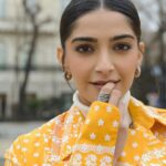 Sonam Kapoor Instagram - An outspoken soliloquy of dreams Outfit: @erdem Bag by: @demellierlondon Makeup: @gangamakeup Hair: @aamirnaveedhair Styled by: @rheakapoor Assisted by: @spacemuffin27 @vani2790 @manishamelwani @sanyakapoor @ria.kothari Photographed by: @thehouseofpixels
