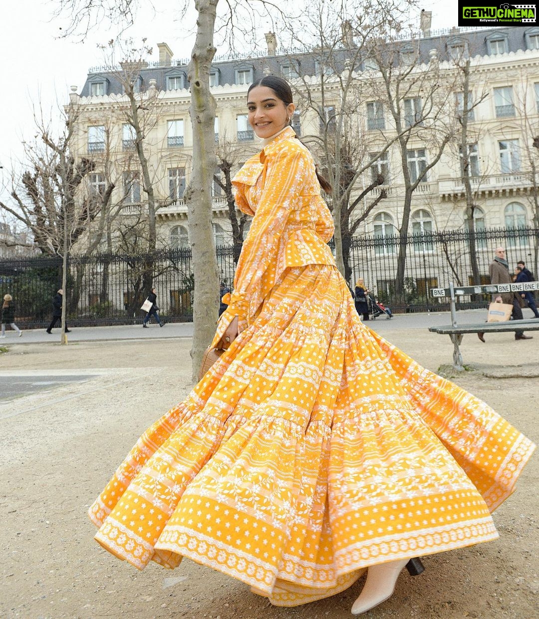 Sonam Kapoor Instagram - She is life itself, wild and free! Outfit: @erdem Bag by: @demellierlondon Makeup: @gangamakeup Hair: @aamirnaveedhair Styled by: @rheakapoor Assisted by: @spacemuffin27 @vani2790 @manishamelwani @sanyakapoor @ria.kothari Photographed by: @thehouseofpixels