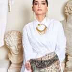 Sonam Kapoor Instagram – 🤍🤍🤍
Outfit: @maisonvalentino 
Jewellery: @amrapalijewels
Shawl: @kapoor.sunita
Styled by: @rheakapoor @spacemuffin27 @vani2790 @manishamelwani  @sanyakapoor 
Photographed by: @thehouseofpixels