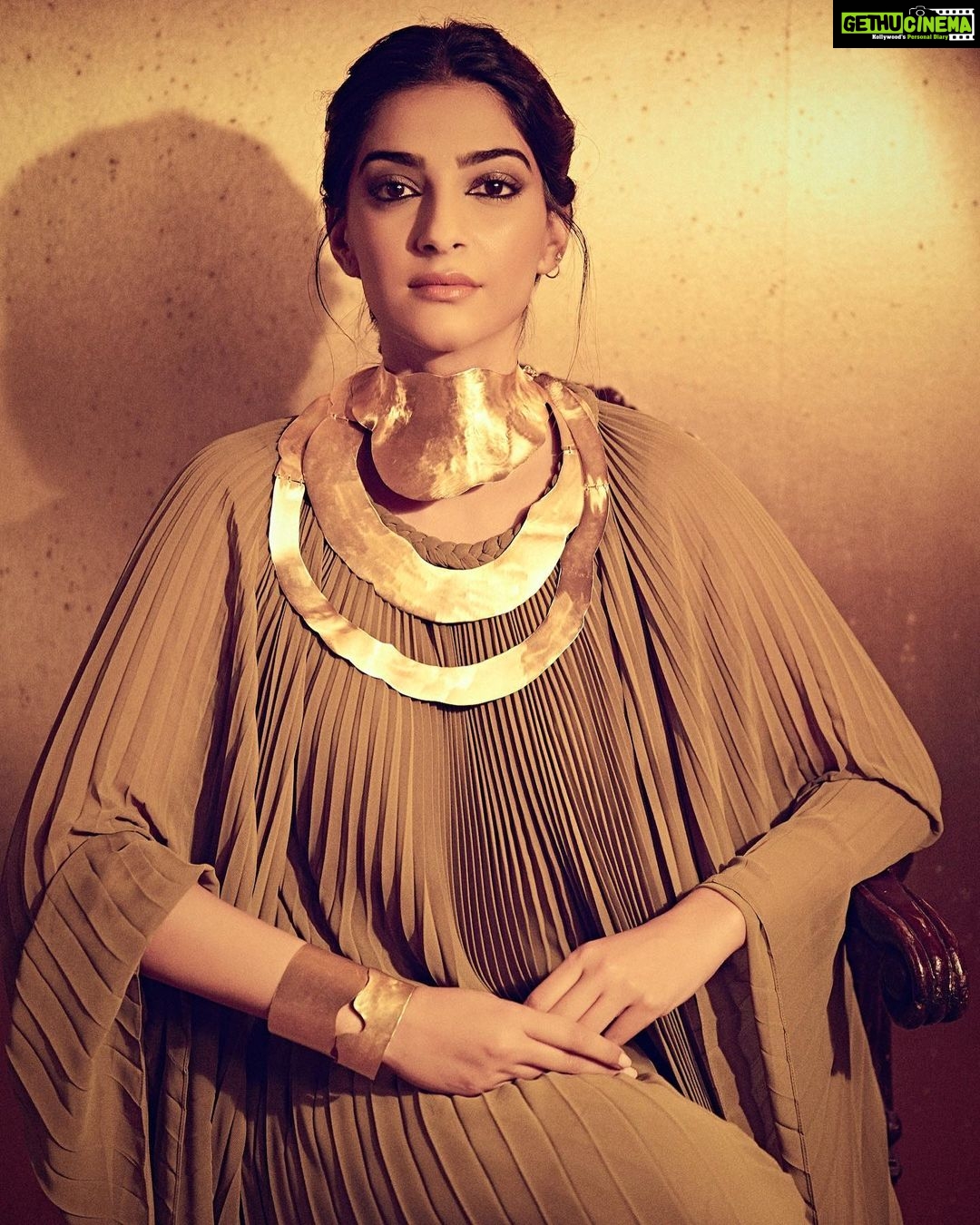 Sonam Kapoor Instagram - The calm before the storm. Ready for the @eliesaabworld Haute Couture show in @eliesaabworld wearing the first ever jewellery collaboration of @rheakapoor with @pipabella Jewellery: #RheaKapoorXPipaBella launching 27.1.2020 Hair: @aamirnaveedhair Makeup: @gangamakeup Styled by: @rheakapoor @spacemuffin27 @vani2790 @manishamelwani @sanyakapoor Photographed by: @thehouseofpixels