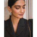 Sonam Kapoor Instagram - क्लोसप @erdem @thehouseofpixels