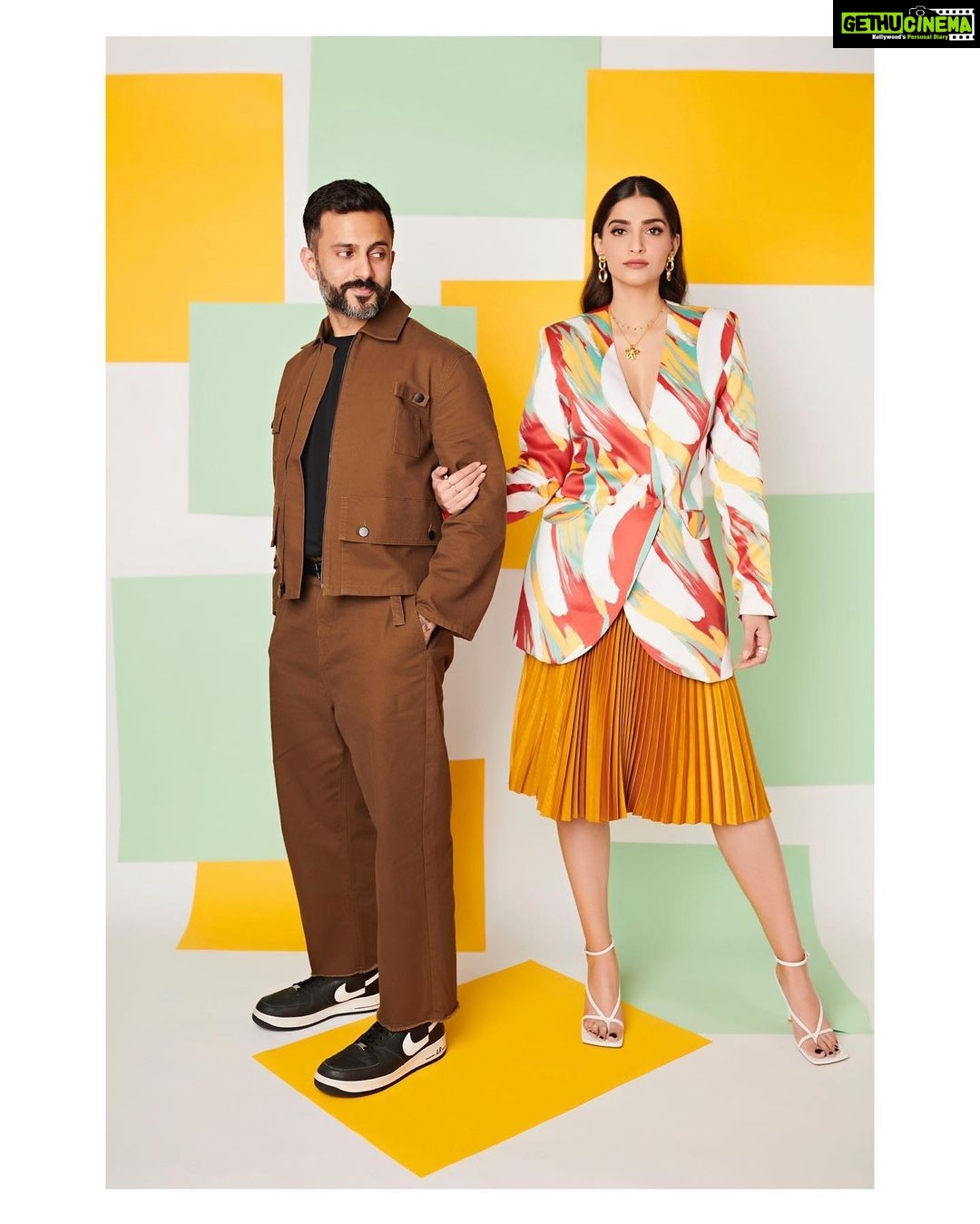 Sonam Kapoor Instagram - 💏 always and forever.. @bhaane love @anandahuja 💄 @mallika_bhat 💇♀️ @alpakhimani 📸 @thehouseofpixels 👗 @bhaane 💎@viangevintage @clovethestore @herstoryjewels 👡 @bottegaveneta STYLE @rheakapoor asst @vani2790 @manishamelwani @sanyakapoor #everydayphenomenal
