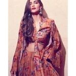 Sonam Kapoor Instagram - Postcards and lost letters from the archives of romance. 💕 Finally got my hands on the Masaba x Rhea Collection! 🙌🏼#TheChroniclesOfFemininity @rheakapoor @masabagupta Earrings - @amrapalijewels Hair - @bbhiral Makeup - By me! 💁🏽‍♀️ 📸- @thehouseofpixels