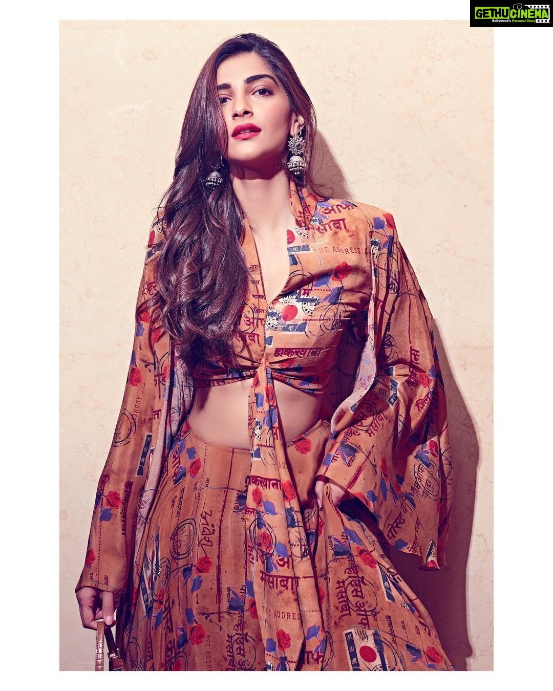 Sonam Kapoor Instagram - Postcards and lost letters from the archives of romance. 💕 Finally got my hands on the Masaba x Rhea Collection! 🙌🏼#TheChroniclesOfFemininity @rheakapoor @masabagupta Earrings - @amrapalijewels Hair - @bbhiral Makeup - By me! 💁🏽♀️ 📸- @thehouseofpixels