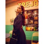 Sonam Kapoor Instagram - Let food be thy medicine and medicine be thy food. Hippocrates 👗 @bouguessa 💎 @viangevintage 🥿 @mansurgavriel 💇‍♀️ @bbhiral 💄 @makeupbybrookehill 📸 @thehouseofpixels Original Farmers Market, Los Angeles