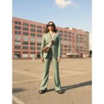 Sonam Kapoor Instagram - 🚶🏻‍♀️ @31philliplim 👛 @louisvuitton 💎 @flowerchildbyshaheenabbas @the.olio.stories 💄 @makeupbybrookehill 💇‍♀️ @bbhiral 📸 @thehouseofpixels Los Angeles, California