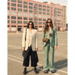 Sonam Kapoor Instagram - “A sister is a little bit of childhood that can never be lost.” Marion C. Garretty 🚶🏻‍♀️ @31philliplim 👛 @louisvuitton 💎 @flowerchildbyshaheenabbas @the.olio.stories 💄 @makeupbybrookehill 💇‍♀️ @bbhiral 📸 @thehouseofpixels @rheakapoor Los Angeles, California