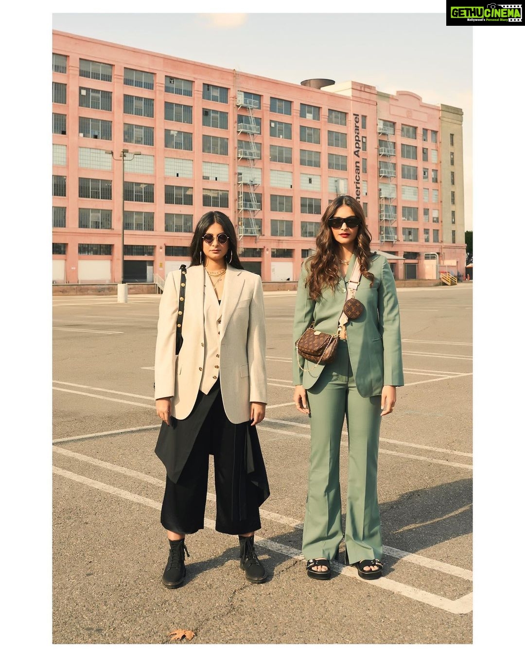 Sonam Kapoor Instagram - “A sister is a little bit of childhood that can never be lost.” Marion C. Garretty 🚶🏻♀️ @31philliplim 👛 @louisvuitton 💎 @flowerchildbyshaheenabbas @the.olio.stories 💄 @makeupbybrookehill 💇♀️ @bbhiral 📸 @thehouseofpixels @rheakapoor Los Angeles, California
