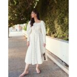 Sonam Kapoor Instagram - “Love is the flower you’ve got to let grow.” – John Lennon 👗 @nduoofficial 🥿 @therow 👛 @louisvuitton 💄 @makeupbybrookehill 📸 @thehouseofpixels Los Angeles, California