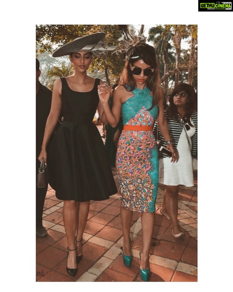 Sonam Kapoor Instagram - Happy happy birthday my lovely friend! Seeing you in a couple of hours to celebrate with you.. love you lots nat! @natasha.poonawalla @natasha_poonawalla
