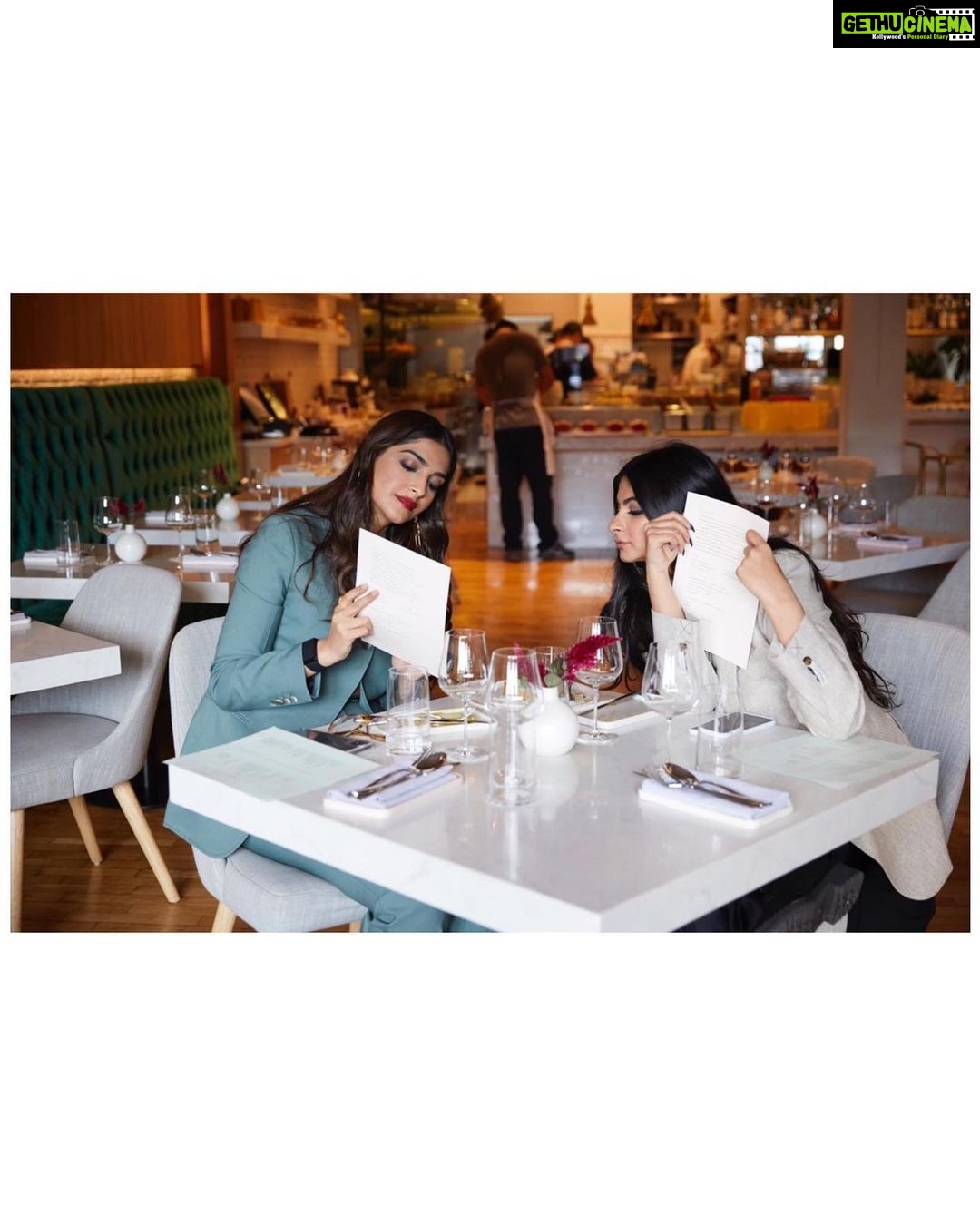 Sonam Kapoor Instagram - Our @discoverLA girls trip has been flawless! And let’s not forget to mention this meal 🍽 at @NightshadeLA located in LA’s Arts District. Chef @meilin21 you’ve outdone yourself! 😋 #discoverLA #LAtheKapoorWay Nightshade Restaurant