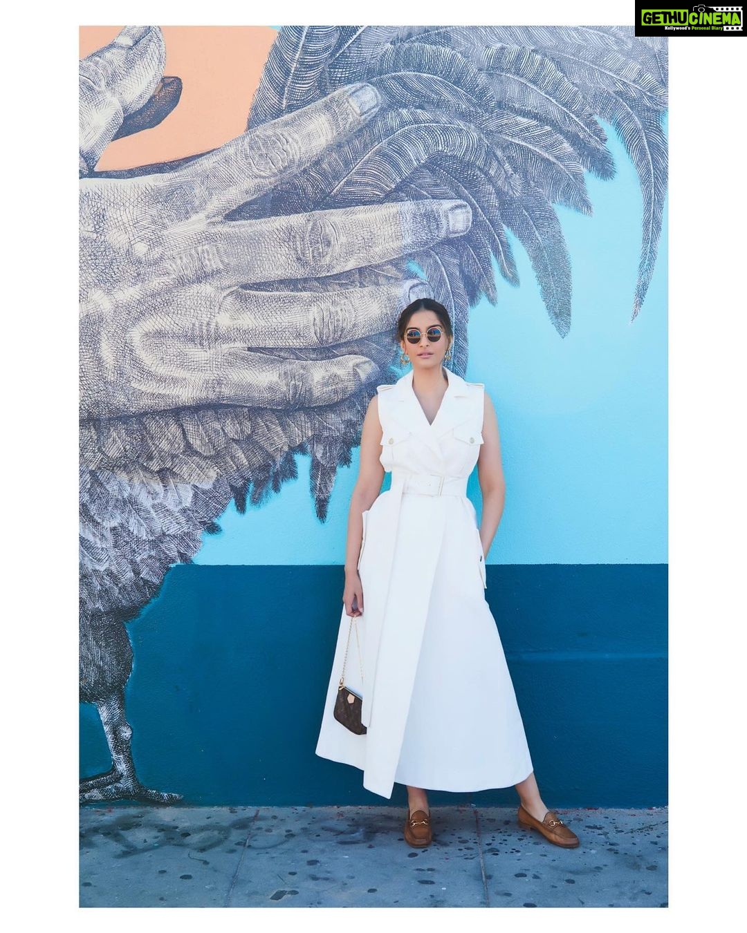 Sonam Kapoor Instagram - Iām walking on š Dress @ralphandrusso š @makeupbybrookehill šāāļø @bbhiral šø @thehouseofpixels S.T.Y.L.E. @rheakapoor @chandiniw