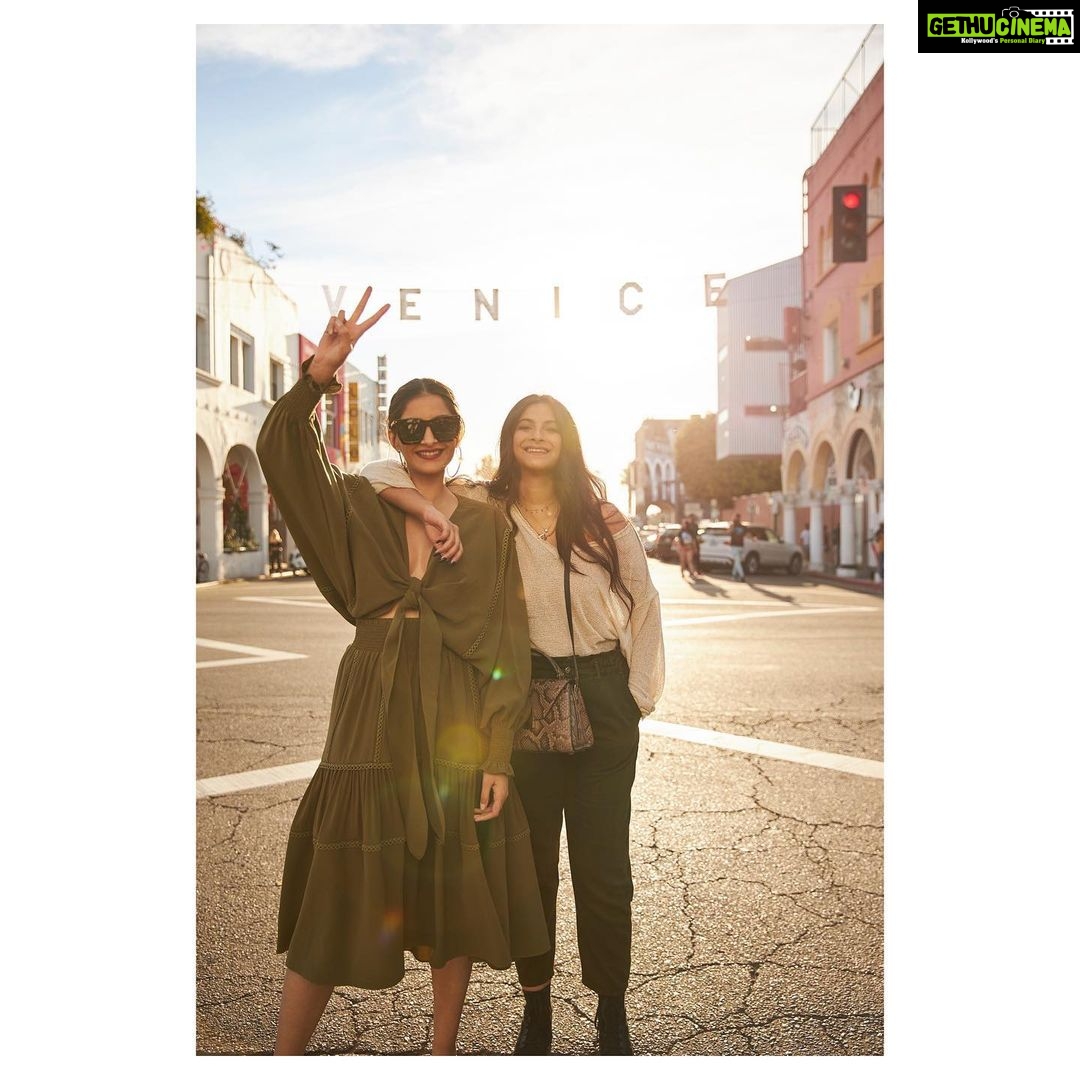 Sonam Kapoor Instagram - 📍 A photo at the Venice sign is a must! ✌ Right @rheakapoor? Cali vibes, wish you were here 🌊! #LAtheKapoorWay #discoverLA Venice Sign