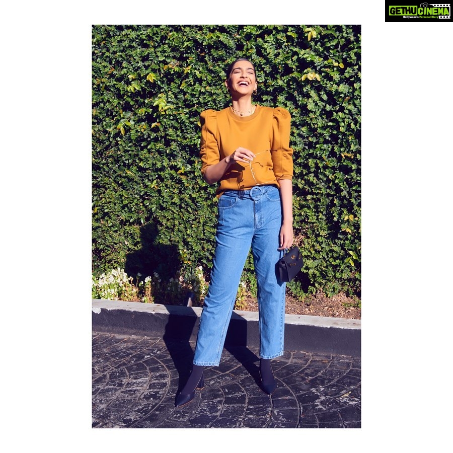 Sonam Kapoor Instagram - All bhaane all day in LA ! πΆπ»ββοΈ @bhaane π and πββοΈ @makeupbybrookehill π₯Ώ @mansurgavriel π @the.olio.stories πΈ @thehouseofpixels Beverly Hills, California