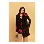 Sonam Kapoor Instagram - Hitting all the floral notes 🌺 Look @roland_mouret Bag @wearerheson Shoes @armani Makeup @savleenmanchanda Hair @alpakhimani Style @rheakapoor Team @manishamelwani @vani2790 @sanyakapoor @ria.kothari Photographer @gary_dean_taylor