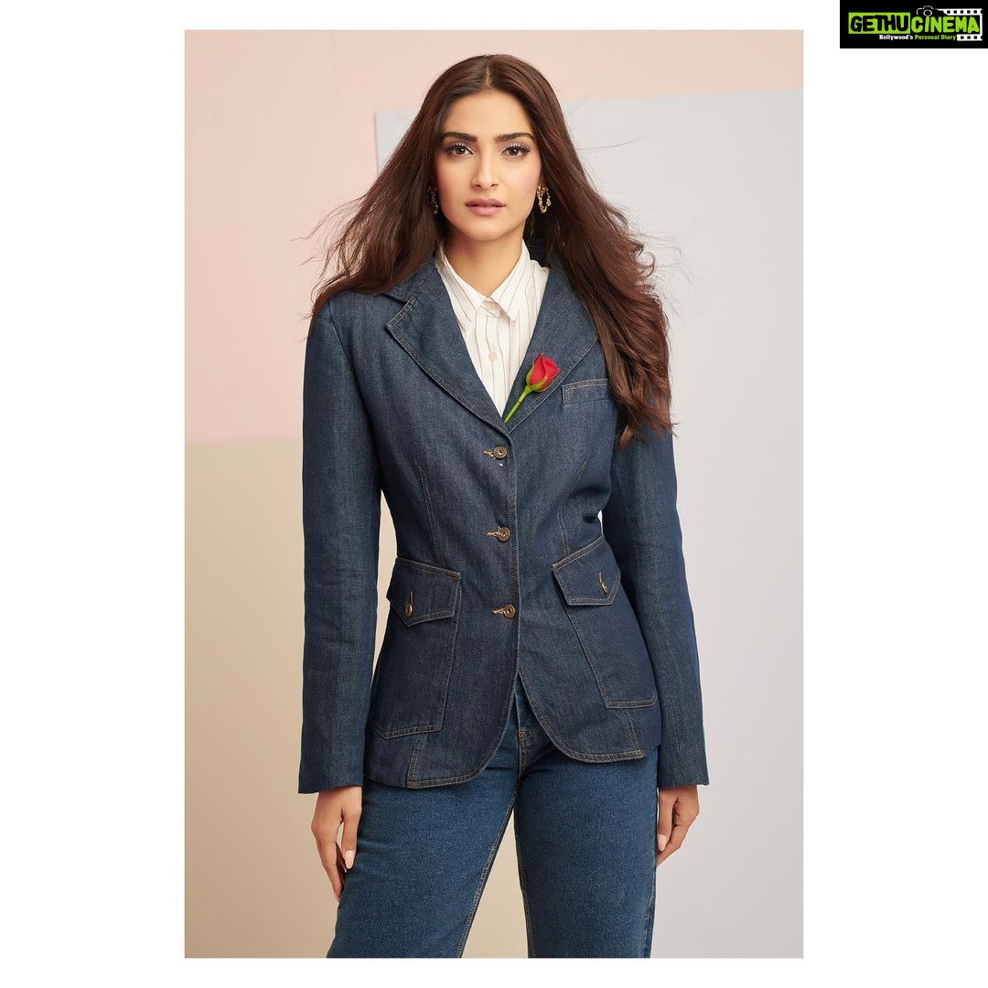 Sonam Kapoor Instagram - Suit up in denim! 👖🌹 Available at @shoppers_stop. @wearerheson @rheakapoor #Repost @rheakapoor Denim and tailoring for life! Dream in blue 👐 @sonamkapoor #AW19Collection out now at @shoppers_stop #NoRhesonICant
