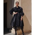 Sonam Kapoor Instagram - “There is no friend as loyal as a book.” — Ernest Hemingway For the Sharjah World Book Capital Event @sharjahwbc #SharjahWBC Dress - @simonerocha_ Jewels - @chopard Shoes - @aquazzura Hair - @alpakhimani Make up - @mehakoberoi Style @rheakapoor Team @manishamelwani @vani2790 @sanyakapoor @ria.kothari @malavikachauhan Photographer - @moezachour2 Event organiser: @parallellinesevents