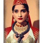 Sonam Kapoor Instagram - #BhaaneHalloween @bhaane #anarkali #mughleazam