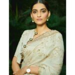 Sonam Kapoor Instagram - “God has no religion.” Mahatma Gandhi Saree @sabyasachiofficial Jewels @kapoor.sunita Watch @iwcwatches_india Style @rheakapoor Team @vani2790 @manishamelwani @sanyakapoor @navyachanana Glam @tanvichemburkar Hair @sanapathan104 Photographer @kunalgupta91 Amrita Shergill Marg