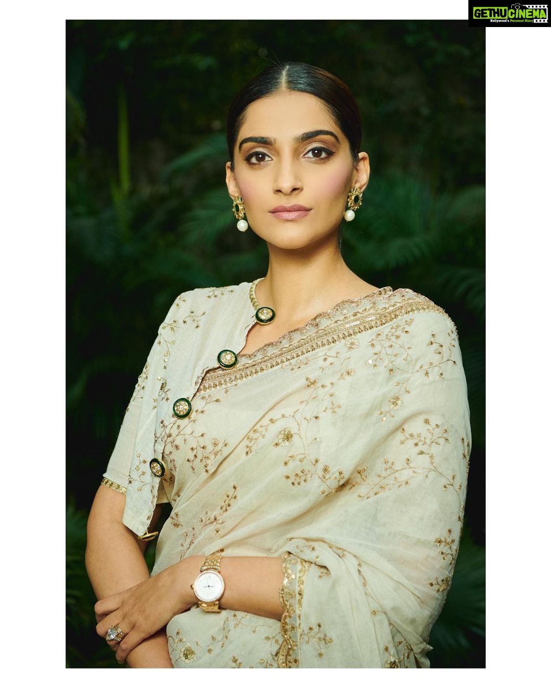 Sonam Kapoor Instagram - “God has no religion.” Mahatma Gandhi Saree @sabyasachiofficial Jewels @kapoor.sunita Watch @iwcwatches_india Style @rheakapoor Team @vani2790 @manishamelwani @sanyakapoor @navyachanana Glam @tanvichemburkar Hair @sanapathan104 Photographer @kunalgupta91 Amrita Shergill Marg