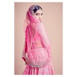 Sonam Kapoor Instagram - #MehzabeenbyAbhinavMishra @abhinavmishra_ @kasmiafinejewellery @akmmehrasonsjewellers @amaarafarms @quirk_india Styled by @mohitrai @ayeshaaminnigam Makeup @tanvichemburkar Hair @bbhiral Photographed by @thehouseofpixels Managed by @neeha7