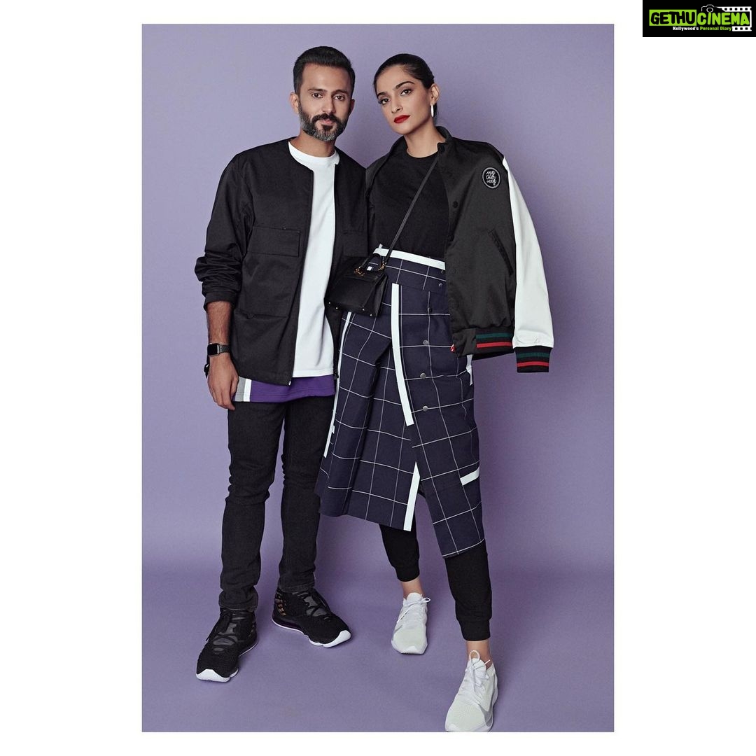 Sonam Kapoor Instagram - With my MVP π @anandahuja For NBA @nbaindia @nba Look - @31philliplim Bomber jacket - @vegnonveg Bag - @Hermes Earrings - @gehnajewellers1 and @mahesh_notandass Bracelets - @cartier and @darshanaasanjanaajewellers Shoes - @nike Styled by: @rheakapoor Team @manishamelwani @vani2790 @sanyakapoor @ria.kothari @malavikachauhan Beauty @tanvichemburkar Hair @alpakhimani Photography @thehouseofpixels