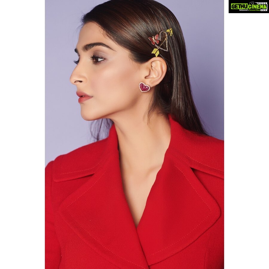 Sonam Kapoor Instagram - क्वीन of hearts ♥️ For #TheZoyaFactor screenings Outfit - @akrisofficial Earrings -@amarisjewelsbyprernarajpal Hair clip - @schiaparelli x @johnnollet Bag - @prada Shoes - @maisonvalentino Style @rheakapoor Team @manishamelwani @vani2790 @sanyakapoor @ria.kothari Beauty @artinayar Hair @alpakhimani Manger @neeha7 Photographs @thehouseofpixels