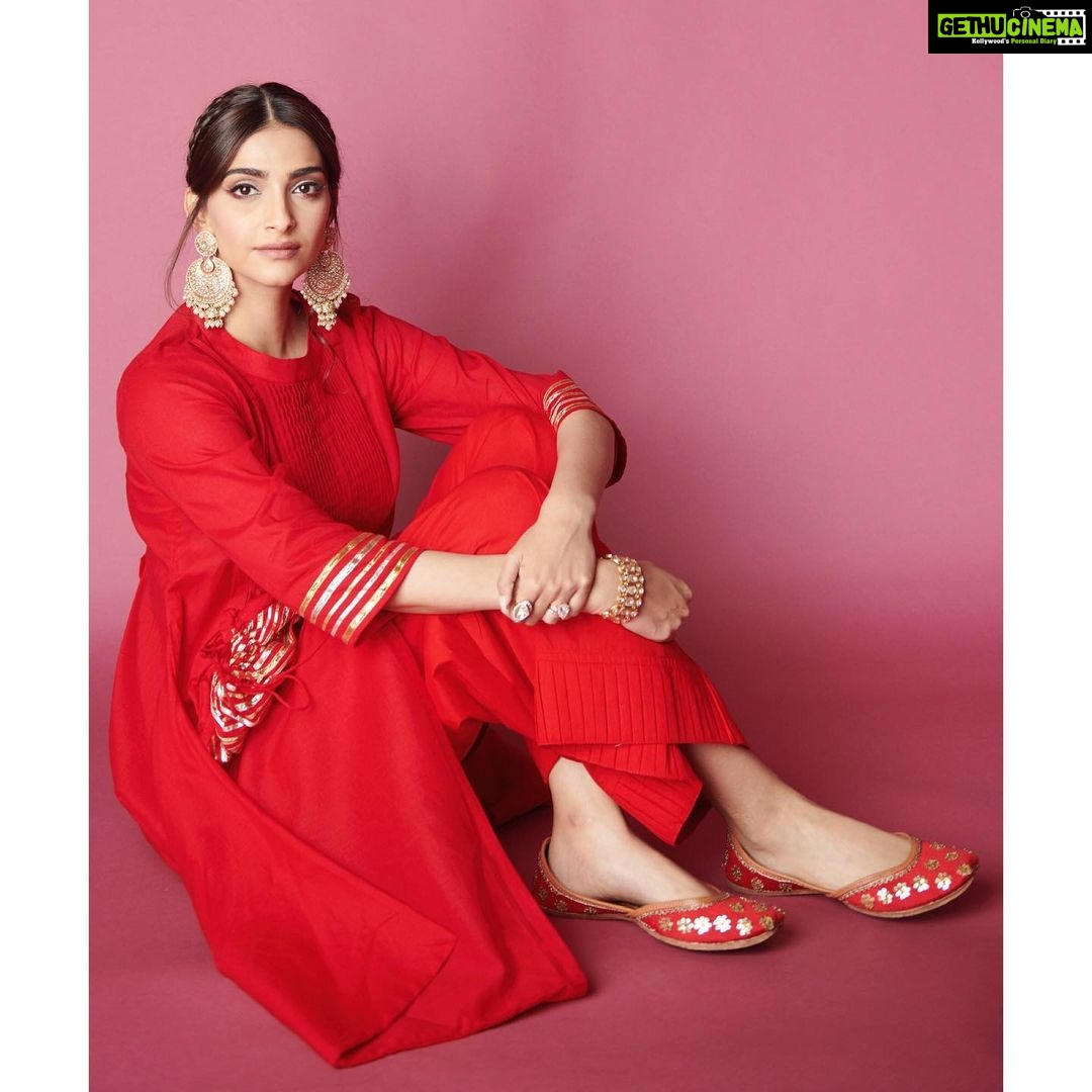 Sonam Kapoor Instagram - Firestarter 🧨 For #TheZoyaFactorPromotions Outfit @gulabobyabusandeep Earrings @maheepkapoor for @satyanifinejewels Bracelet and ring: @kapoor.sunita Juttis: @pastelsandpop Beauty @artinayar Hair @alpakhimani Styled by: @rheakapoor Team @vani2790 @manishamelwani @sanyakapoor @malavikachauhan Photographs @alpakhimani thehouseofpixels