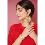 Sonam Kapoor Instagram – Lucky Blessings! ✨
For #TheZoyaFactorPromotions
Outfit @gulabobyabusandeep
Earrings @maheepkapoor for @satyanifinejewels
Bracelet and ring: @kapoor.sunita
Juttis: @pastelsandpop 
Beauty @artinayar 
Hair @alpakhimani 
Styled by: @rheakapoor 
Team @vani2790 @manishamelwani @sanyakapoor @malavikachauhan 
Photographs @thehouseofpixels