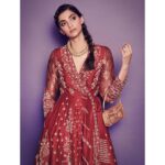 Sonam Kapoor Instagram - नच Baliye 💃🏻 For Zoya Factor Promotions Outfit @sue.mue Necklace @kapoor.sunita Rings and Bag @amrapalijewels Style @rheakapoor Team @manishamelwani @vani2790 @sanyakapoor @ria.kothari Beauty @artinayar Hair @alpakhimani Manger @neeha7 Photographs @thehouseofpixels