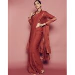 Sonam Kapoor Instagram - Sari का Luck Factor! 💯 For #TheZoyaFactor Promotions Sari @anavila_m Jewellery @amrapalijewels Style @rheakapoor Team @manishamelwani @vani2790 @sanyakapoor Beauty @artinayar Hair @alpakhimani Manager @neeha7 Photographs @thehouseofpixels