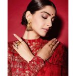 Sonam Kapoor Instagram - 🌹 For the #TheZoyaFactor Outfit @houseofmasaba Earrings @amrapalijewels Rings @amrapalijewels & @gehnajewellers1 Beauty @artinayar Hair @alpakhimani Styled by @rheakapoor Assisted by @manishamelwani @sanyakapoor @vani2790 @ria.kothari @malavikachauhan Manager @neeha7 Photographs @thehouseofpixels