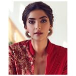 Sonam Kapoor Instagram - 💋💋💋 Outfit & Bag @raghavendra.rathore Shoes @alexandermcqueen Jewellery @lalchnd.bbsr Beauty @artinayar Hair @bbhiral Styled by @rheakapoor Assisted by @manishamelwani @sanyakapoor @vani2790 @malavikachauhan Photographs @thehouseofpixels Managed by @neeha7