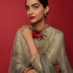 Sonam Kapoor Instagram - 🕉 🙏 Suit & potli @goodearthindia Earrings, bracelets & ring @amrapalijewels Juttis @bhumikagrover Beauty @artinayar Hair @alpakhimani Styled by @rheakapoor Assisted by @manishamelwani @sanyakapoor @vani2790 @malavikachauhan Photographs @thehouseofpixels Managed by @neeha7