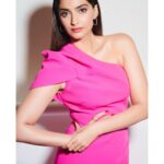 Sonam Kapoor Instagram - A little pink me up! Outfit @safiyaa_official Earrings @anmoljewellers Rings @anmoljewellers & @hcraftjewellery Shoes @manoloblahnikhq Makeup @artinayar Hair @bbhiral Styled by @rheakapoor Assisted @sanyakapoor Shot by @thehouseofpixels